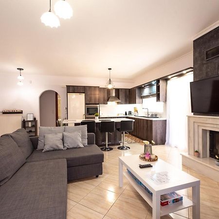 Sea And Airport Apartment Артемида Екстериор снимка