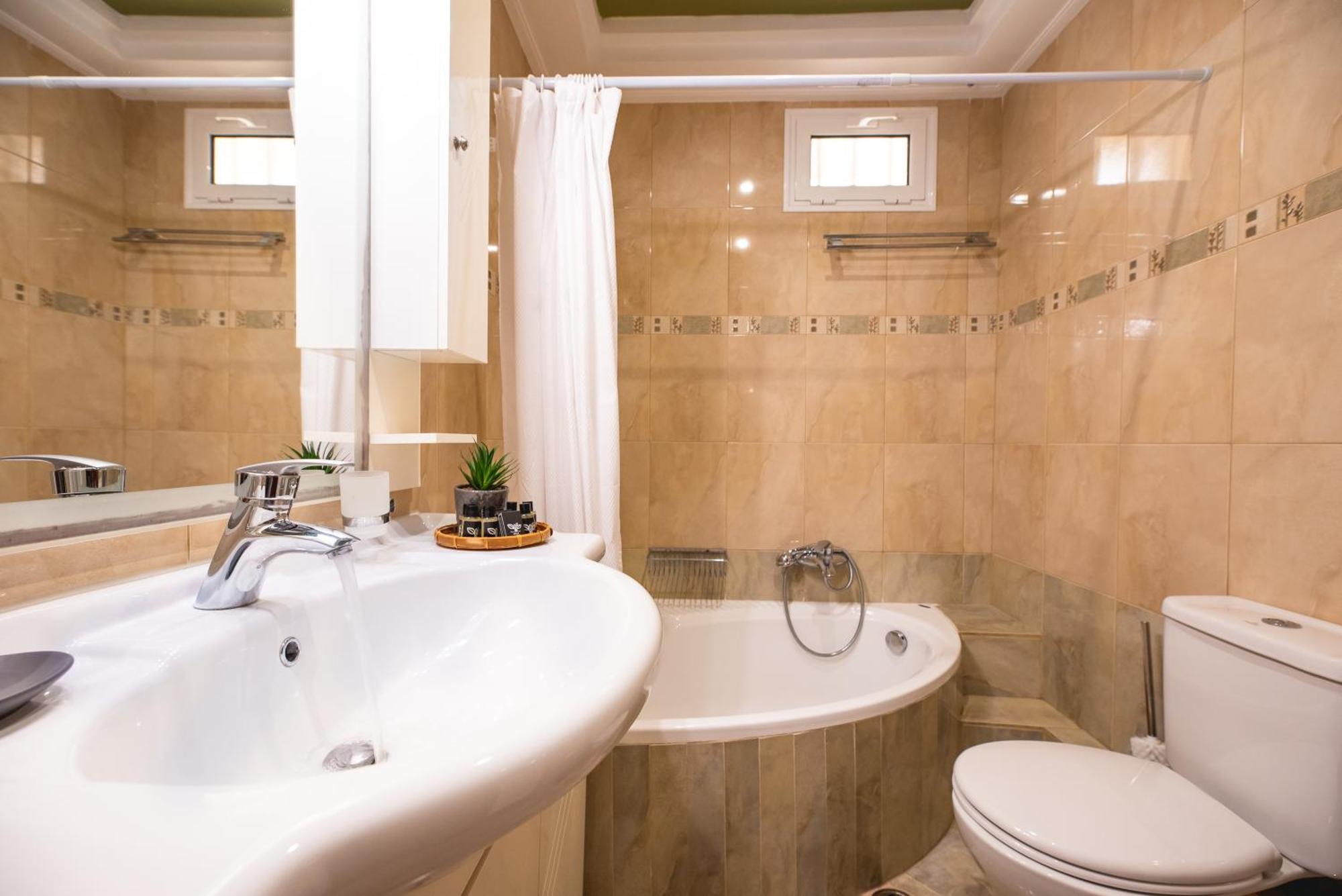 Sea And Airport Apartment Артемида Екстериор снимка
