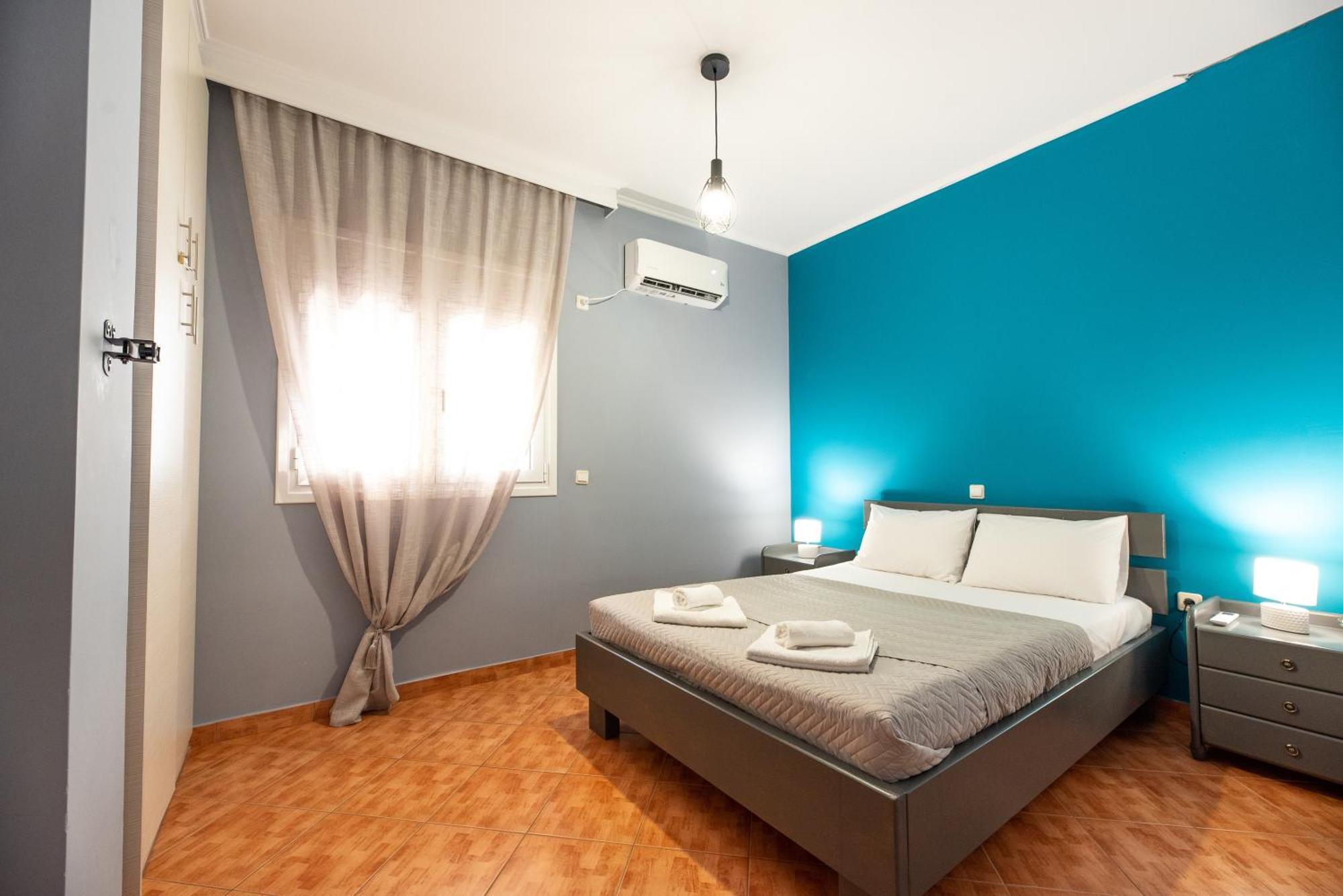 Sea And Airport Apartment Артемида Екстериор снимка