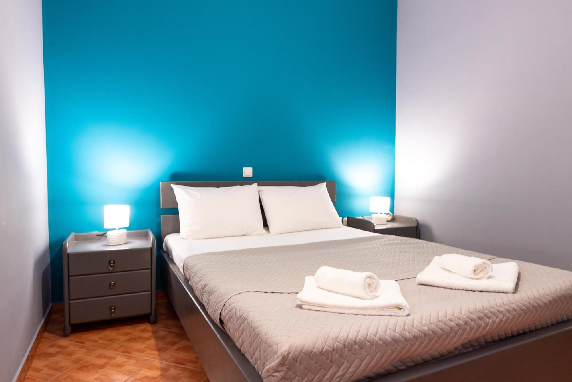 Sea And Airport Apartment Артемида Екстериор снимка