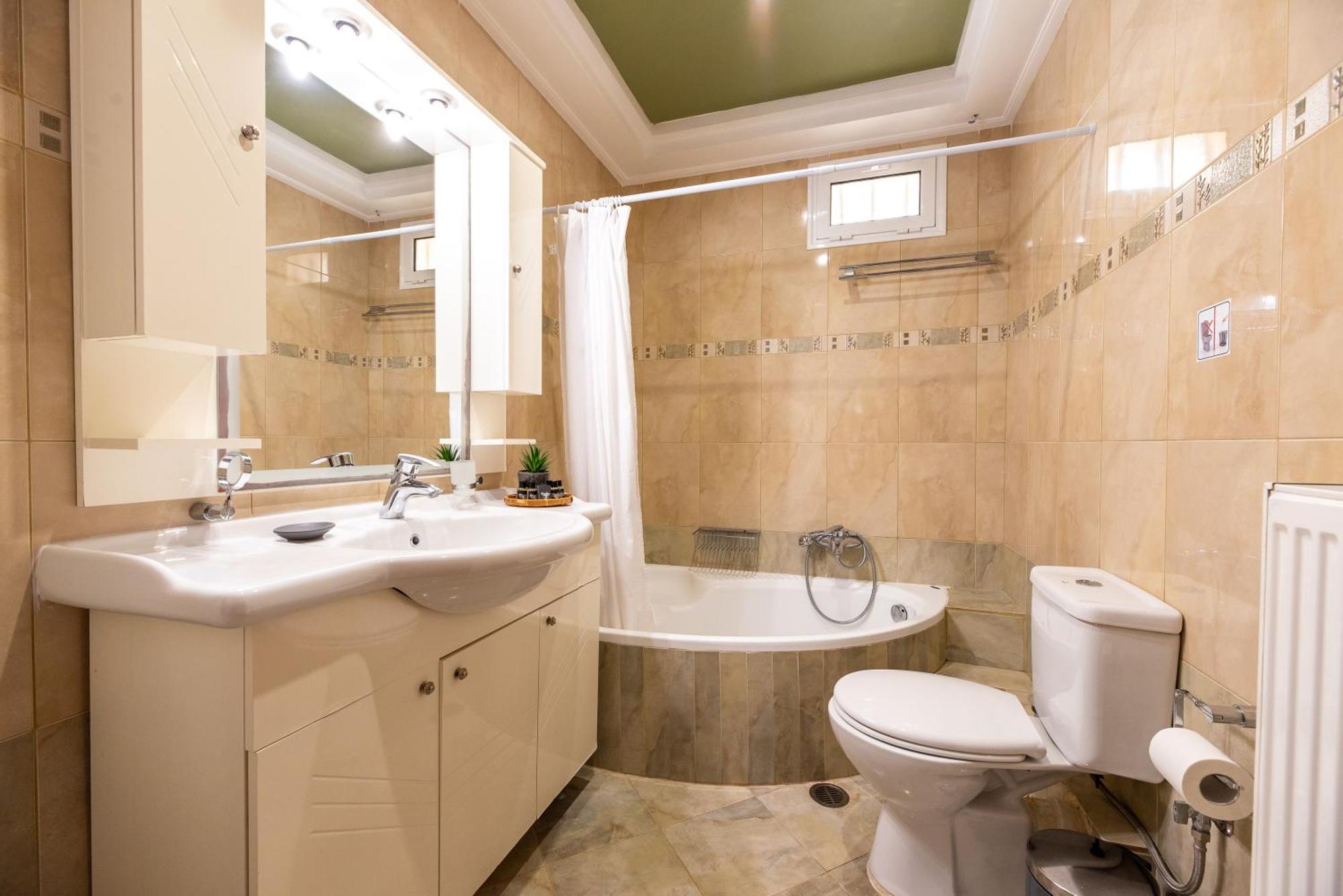 Sea And Airport Apartment Артемида Екстериор снимка