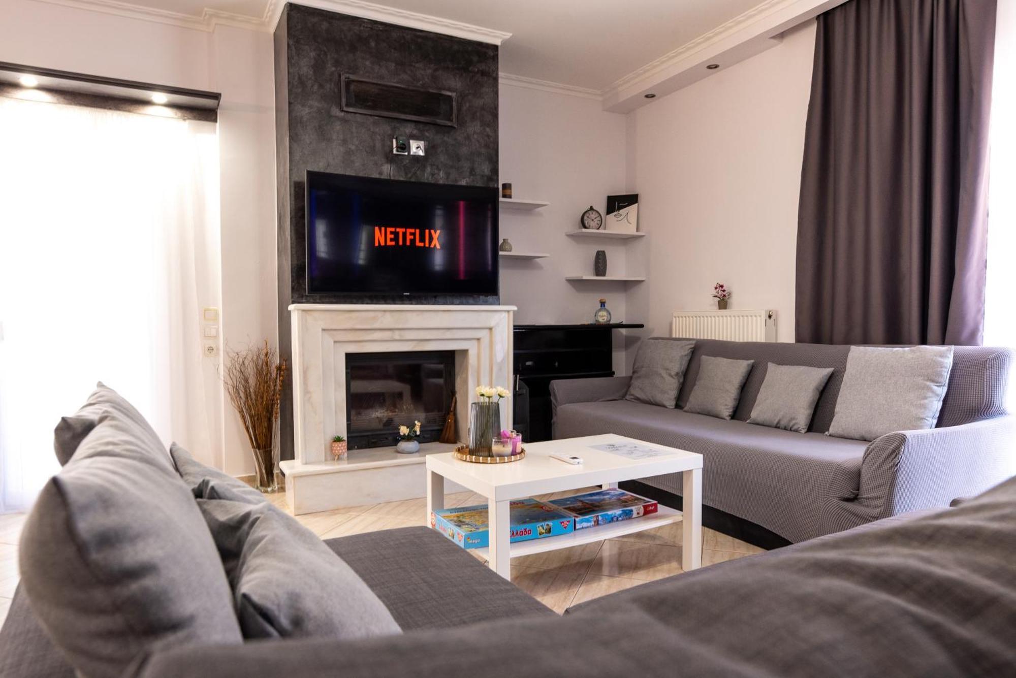 Sea And Airport Apartment Артемида Екстериор снимка